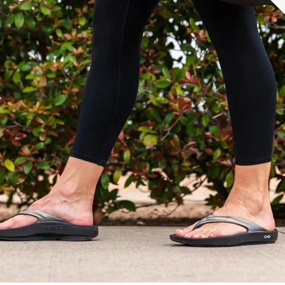 OOFOS OOLALA Luxe Thong Flip Flop Sandals Latte 42/US 11 - Picture 14 of 14